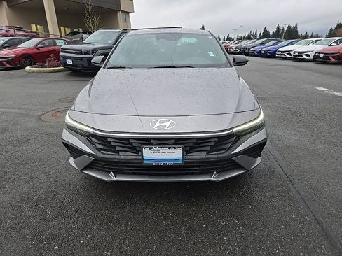 Certified 2025 Hyundai Elantra SEL FWD image 9