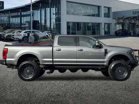 Used 2022 Ford F250 Lariat w/ Black Appearance Package image 3