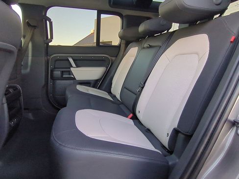 Used 2024 Land Rover Defender 110 X-Dynamic SE image 23