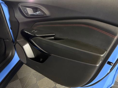 Used 2024 Chevrolet Trax RS w/ Sunroof Package FWD image 32