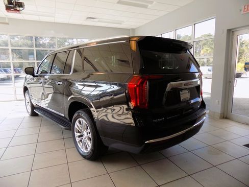 Used 2024 GMC Yukon XL SLT image 9