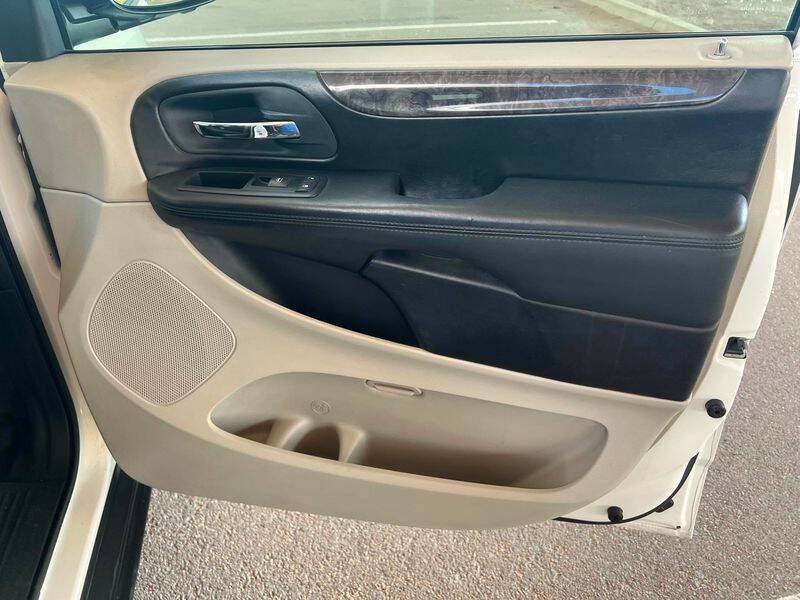 Used 2011 Dodge Grand Caravan FWD image 31