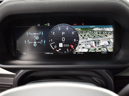 Used 2023 Land Rover Defender 90 SE image 26