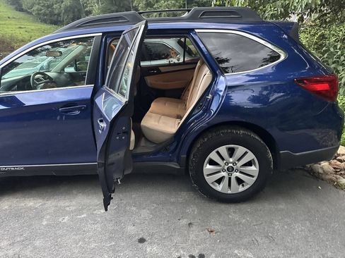 Used 2016 Subaru Outback 2.5i Premium AWD/4WD image 9