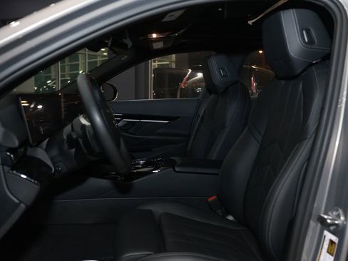 Used 2024 BMW 530i image 2