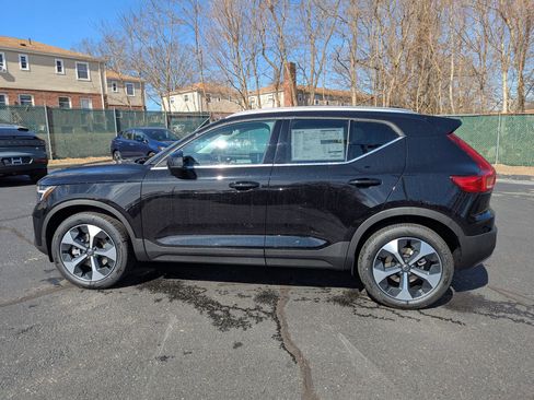 New 2025 Volvo XC40 B5 Core w/ Protection Package Premier image 6