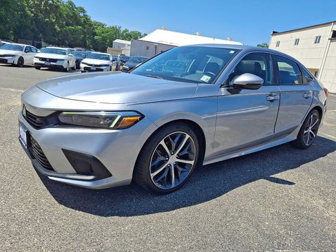 Used 2023 Honda Civic Touring image 3