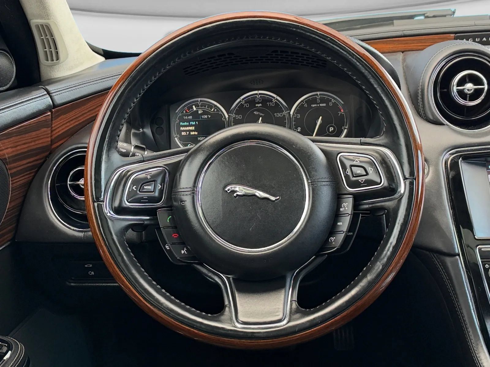 Used 2011 Jaguar XJ L RWD image 27