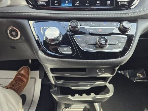 New 2026 Chrysler Pacifica Select image 25