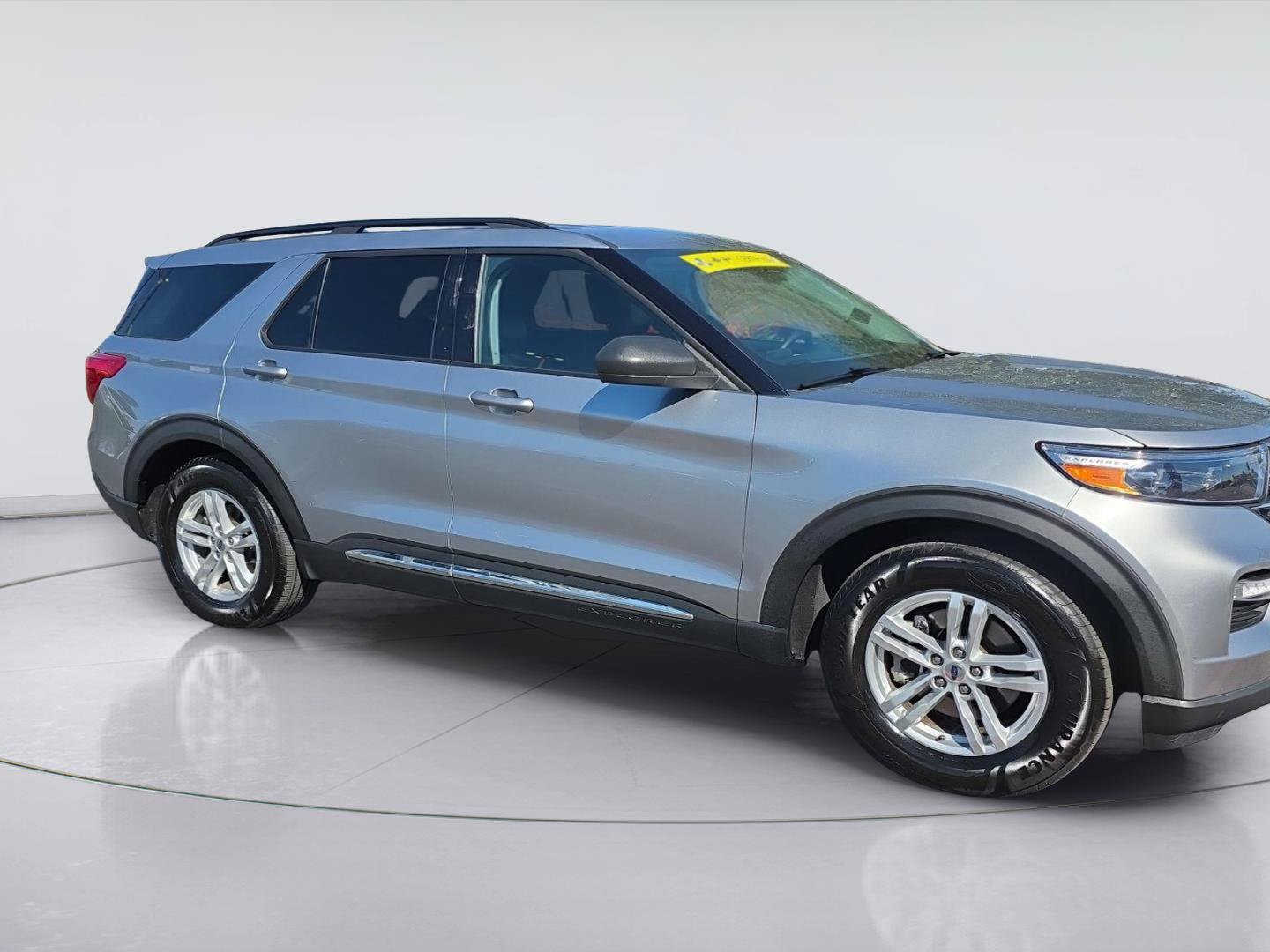 Used 2024 Ford Explorer XLT w/ Equipment Group 202A RWD image 1