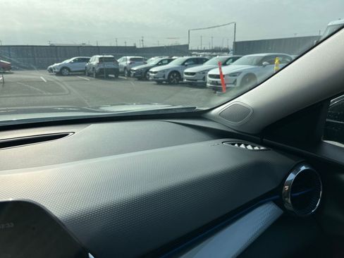 Used 2025 Chevrolet Trax LT image 34