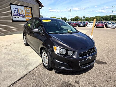 Used 2014 Chevrolet Sonic LS image 3