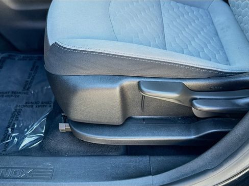 Used 2020 Chevrolet Equinox LS image 15