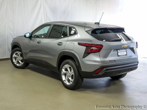 New 2026 Chevrolet Trax LS w/ LS Convenience Package FWD image 8