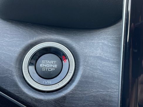 Used 2023 Jeep Grand Cherokee L Limited w/ Luxury Tech Group II AWD/4WD image 36