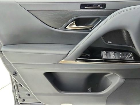 Used 2024 Lexus LX 600 4WD w/ Luxury Package image 38