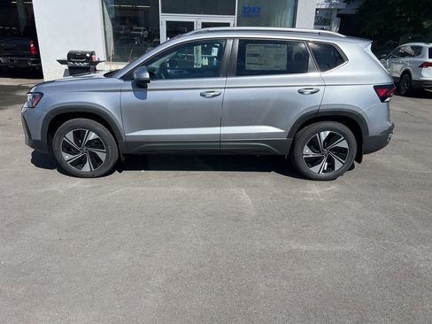 New 2025 Volkswagen Taos SE image 13