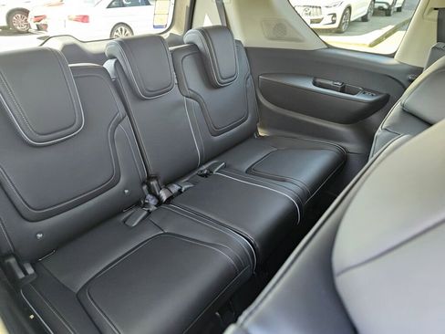 New 2025 INFINITI QX80 Luxe image 17