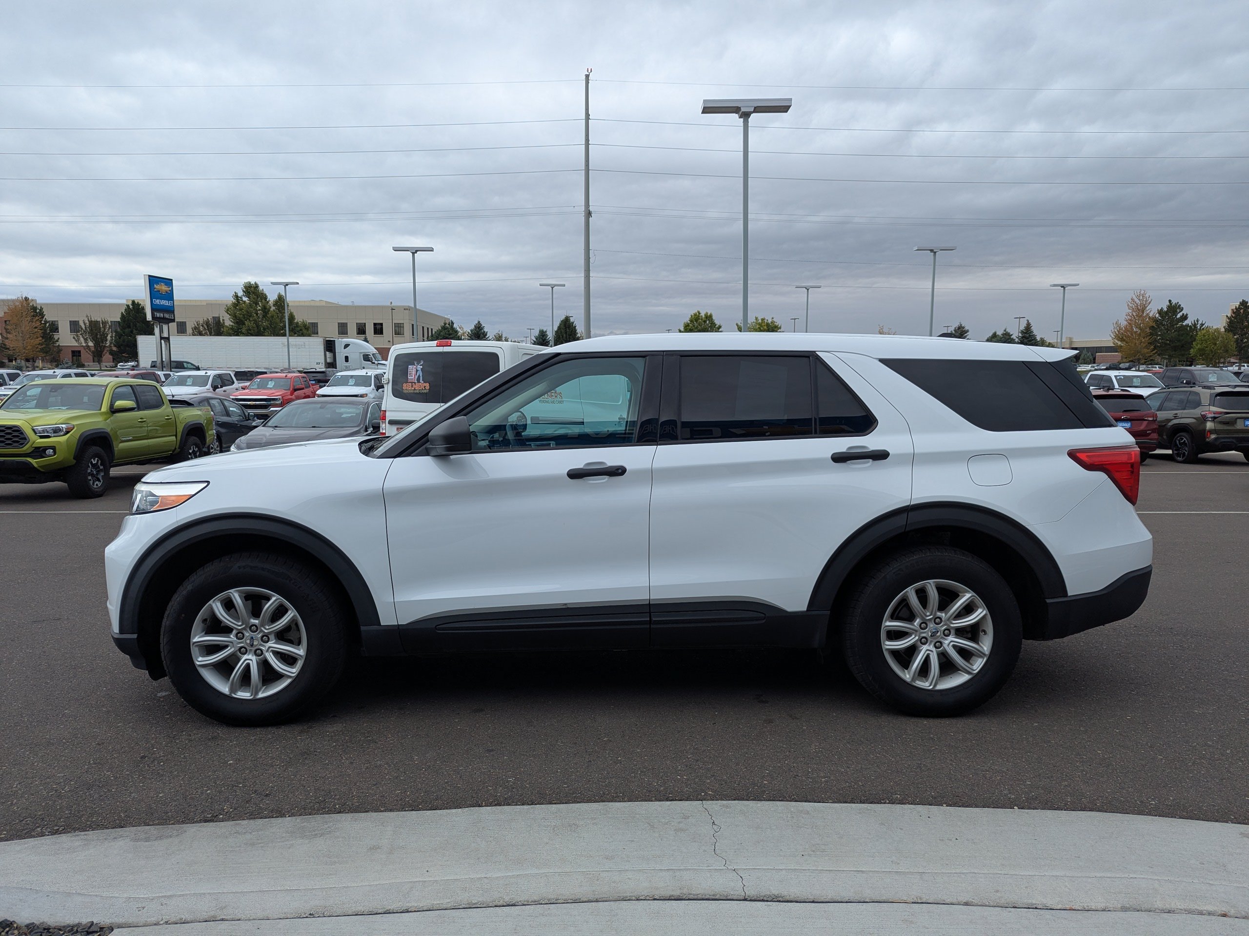 Used 2021 Ford Explorer 4WD w/ Class III Trailer Tow Package image 8