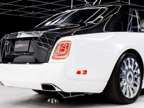 Used 2023 Rolls-Royce Phantom Sedan image 16