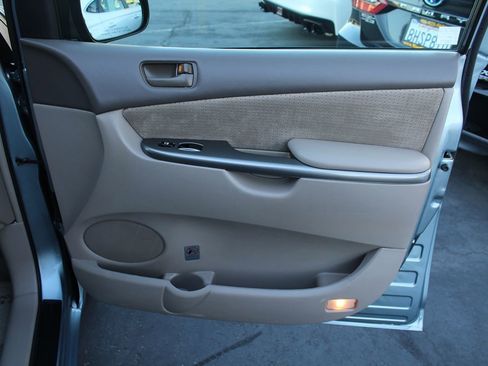 Used 2010 Toyota Sienna LE image 18