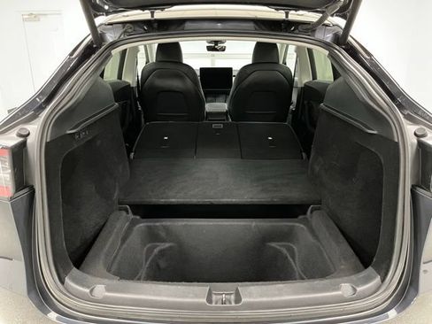 Used 2024 Tesla Model Y 2WD image 45