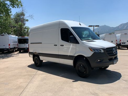 Used 2025 Mercedes-Benz Sprinter 2500 image 7