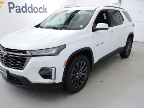 Used 2023 Chevrolet Traverse RS image 3