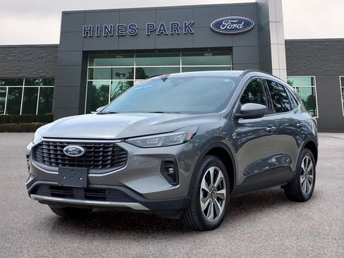 Used 2025 Ford Escape Platinum AWD/4WD image 3