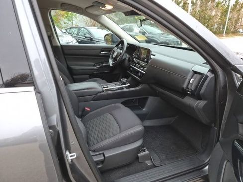 Used 2022 Nissan Pathfinder SV image 12