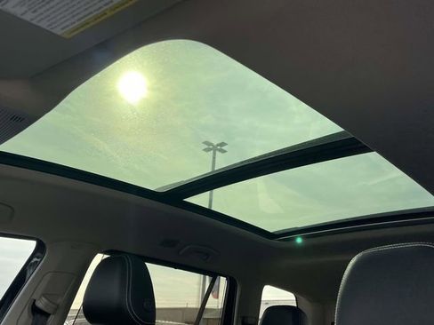 Used 2024 Volkswagen Atlas SE w/ Panoramic Sunroof Package image 14