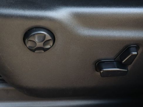 Used 2019 Jeep Grand Cherokee Altitude image 18