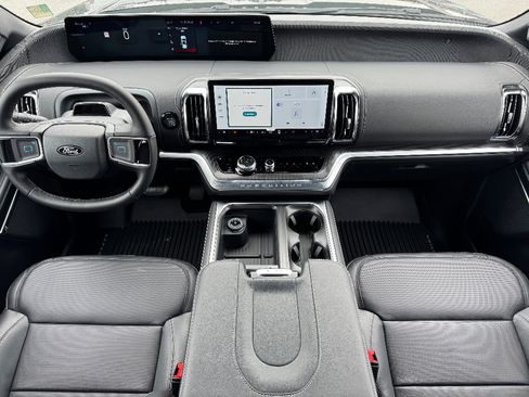 New 2026 Ford Expedition Platinum image 10