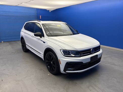Used 2020 Volkswagen Tiguan SE R-Line FWD image 2