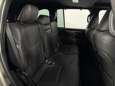 Used 2023 Lexus LX 600 F Sport image 17