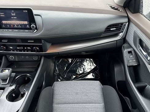 Used 2023 Nissan Rogue SV image 28