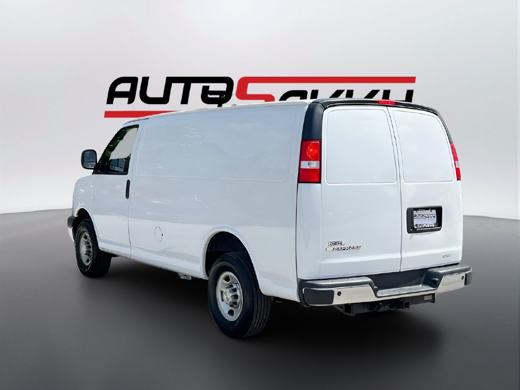 Used 2024 Chevrolet Express 2500 w/ Driver Convenience Package RWD image 5