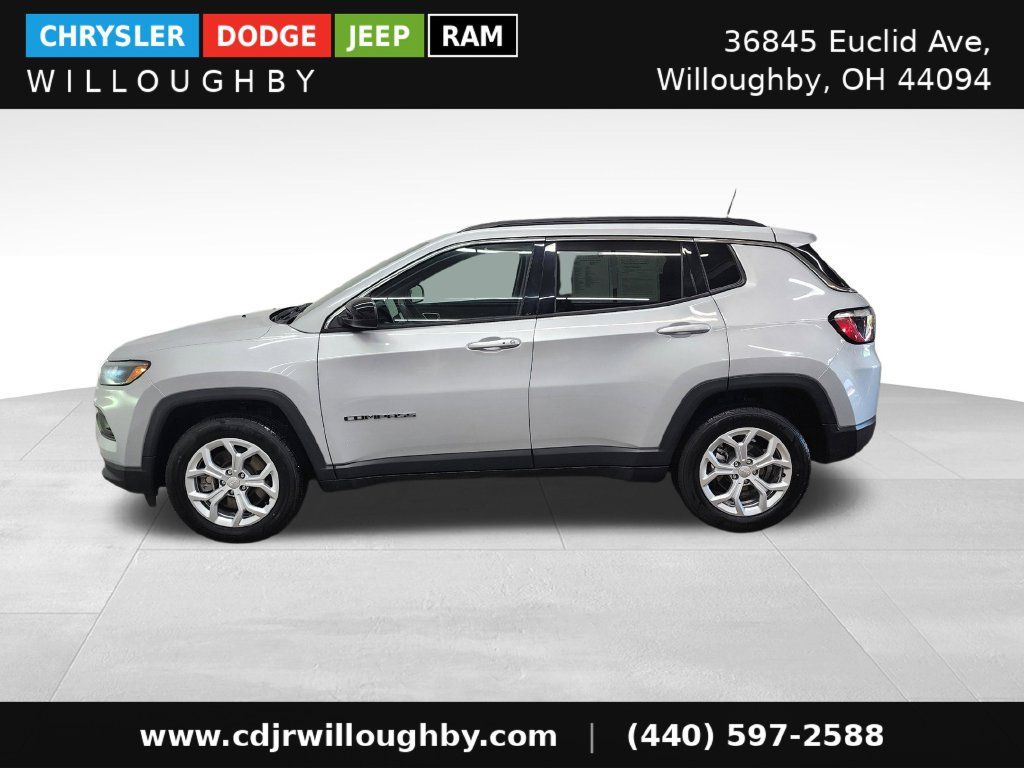 Used 2024 Jeep Compass Latitude AWD/4WD image 6