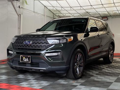 Used 2022 Ford Explorer XLT w/ Equipment Group 202A AWD/4WD image 3