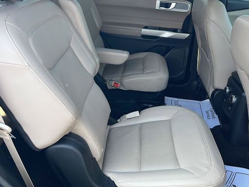 Used 2021 Ford Explorer Limited w/ Equipment Group 301A AWD/4WD image 29