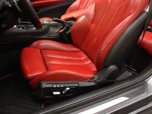 Used 2018 BMW M4 Convertible RWD image 16