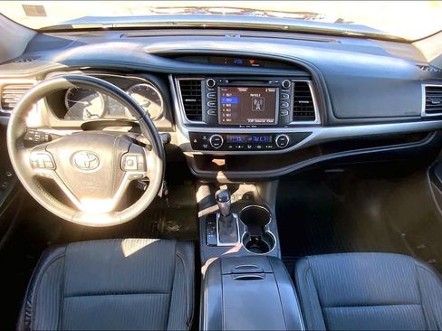 Used 2016 Toyota Highlander LE image 15