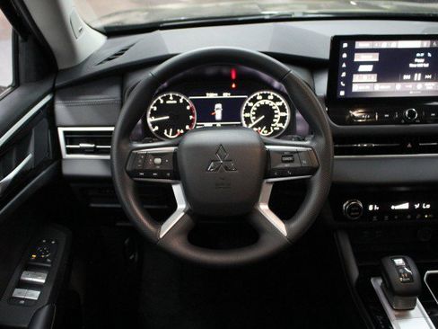 New 2026 Mitsubishi Outlander ES image 21