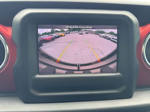 Used 2021 Jeep Wrangler Rubicon w/ LED Lighting Group AWD/4WD image 18