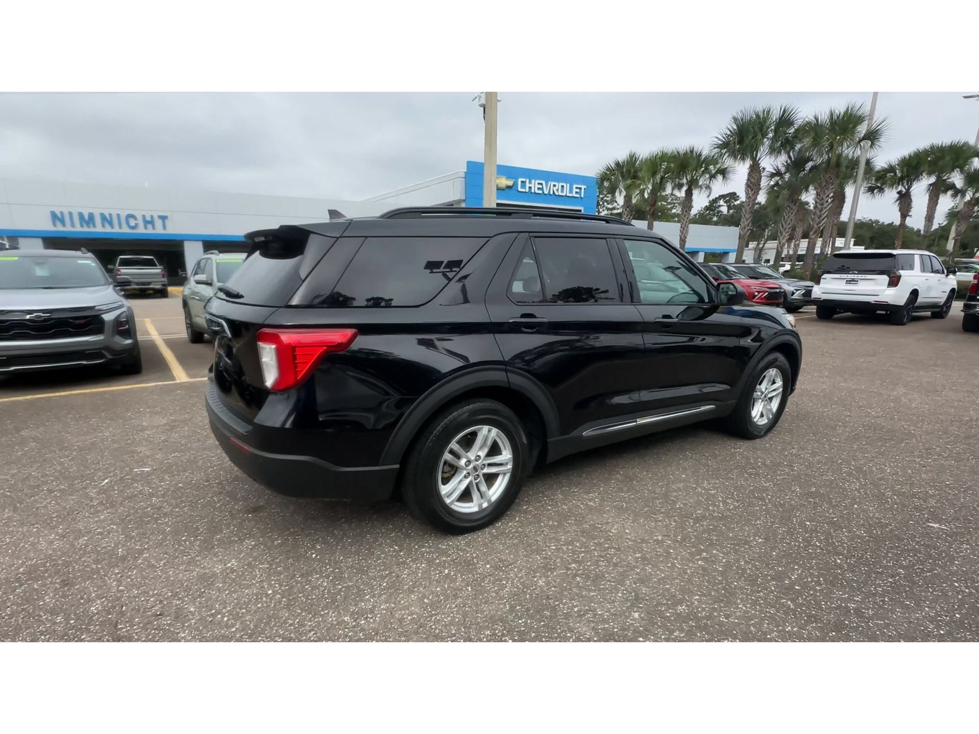 Used 2021 Ford Explorer XLT RWD image 2