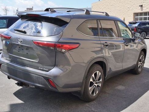 Used 2023 Toyota Highlander XLE AWD/4WD image 5