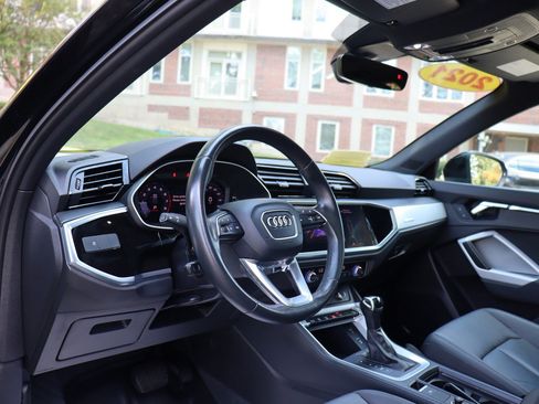 Used 2021 Audi Q3 2.0T Premium w/ Convenience Package AWD/4WD image 9