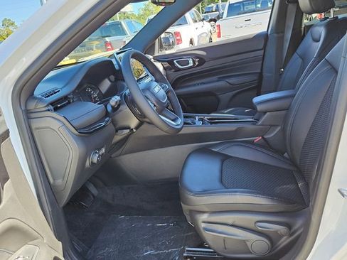 New 2026 Jeep Compass Latitude image 6