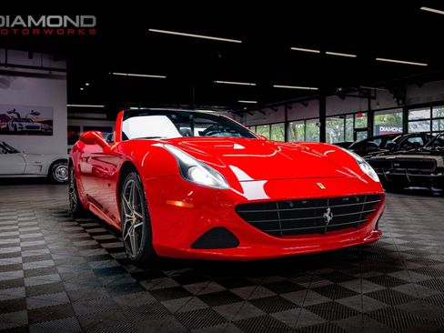 Used 2015 Ferrari California T image 37