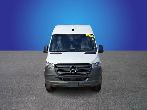 Used 2025 Mercedes-Benz Sprinter 2500 image 2